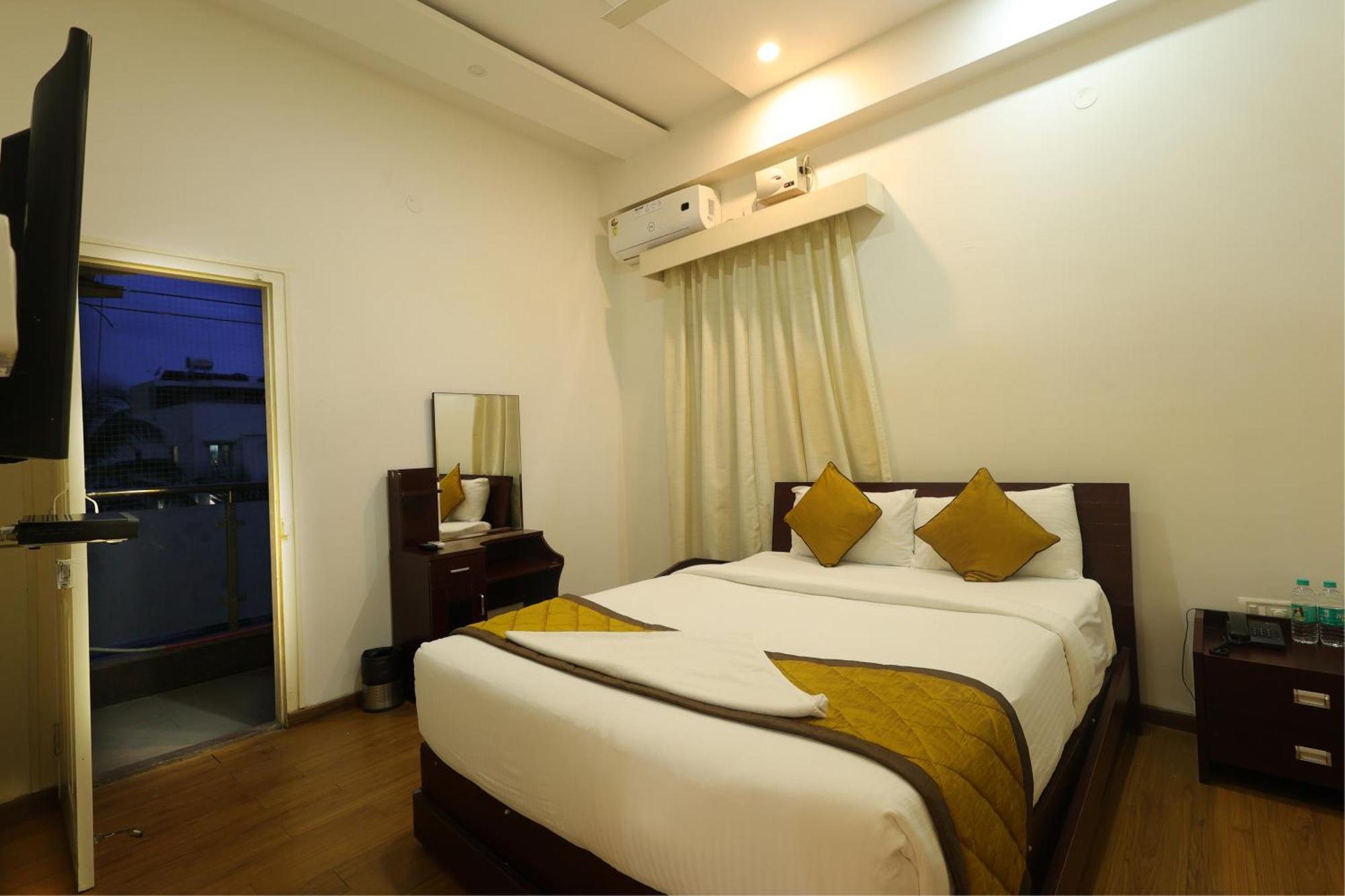 Arcade Inn Suites Bangalore Exterior photo