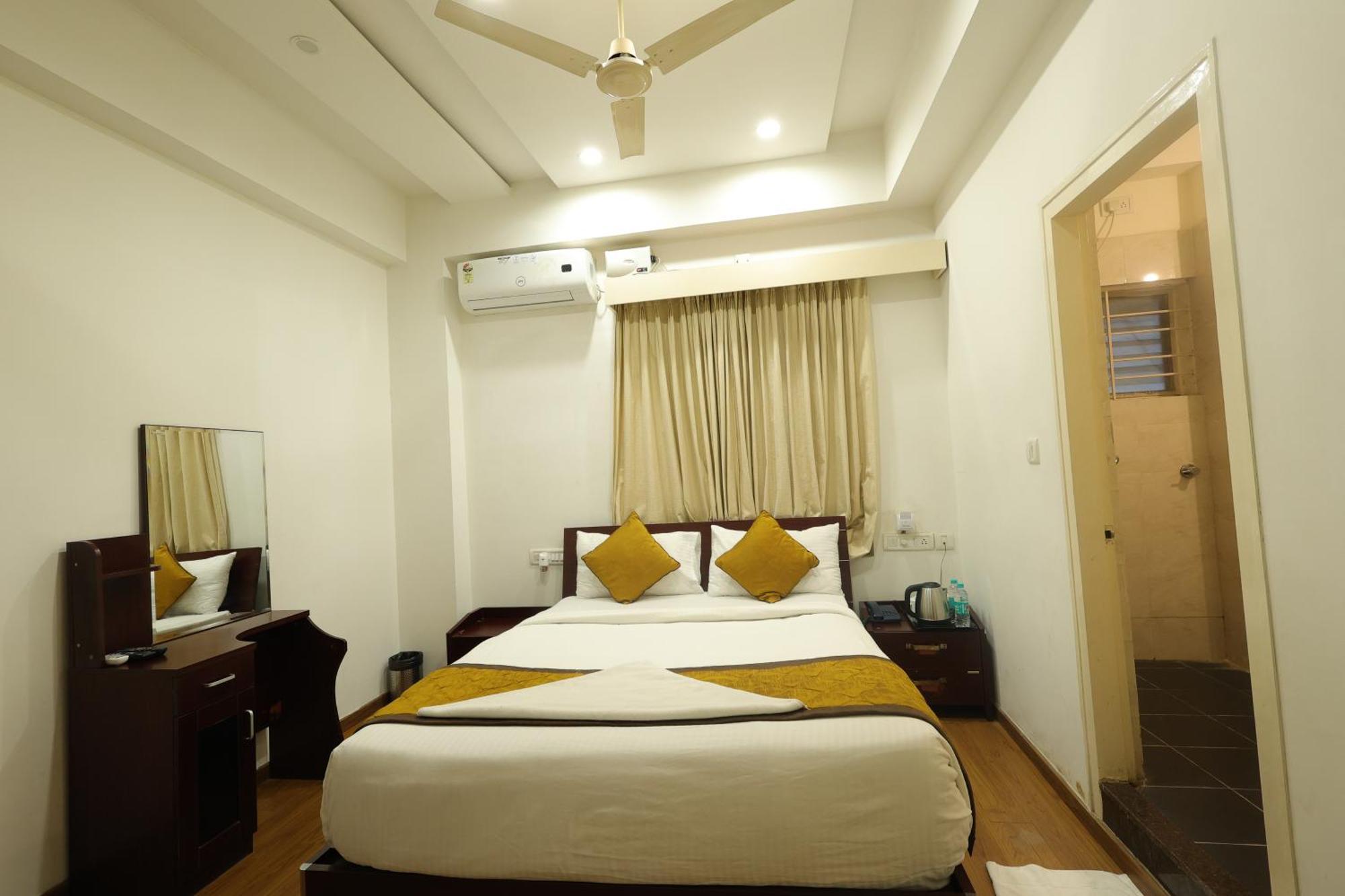 Arcade Inn Suites Bangalore Exterior photo